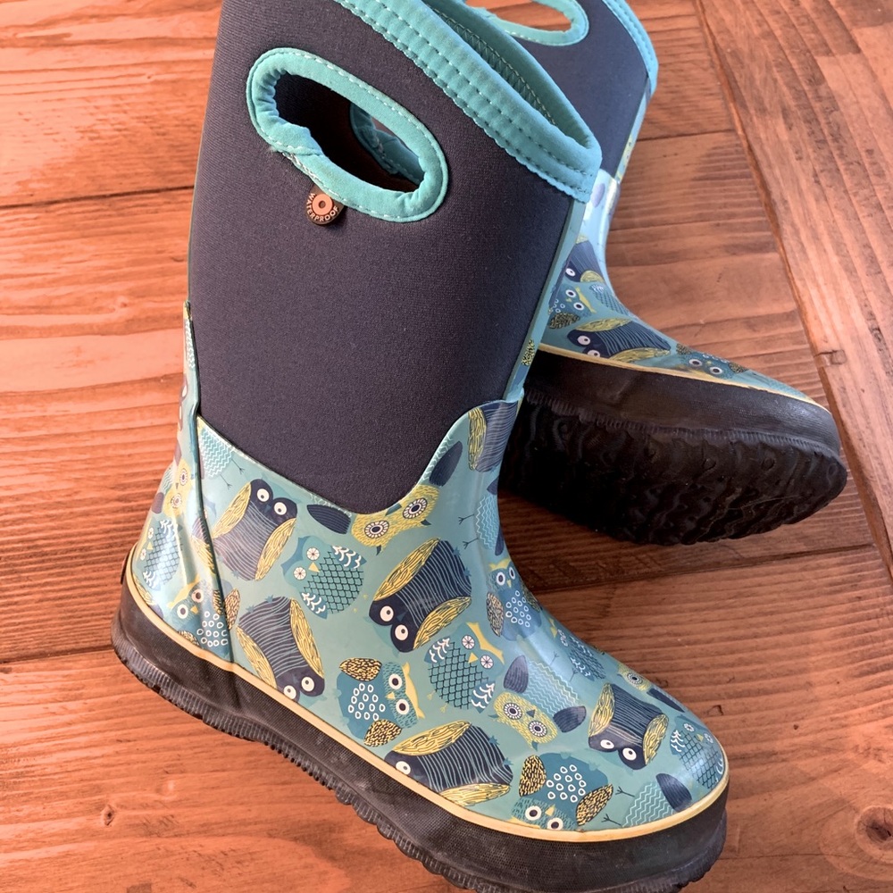 Girls Bogs boots for snow or rain Size 2
